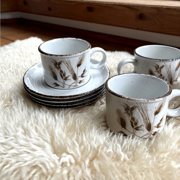Vintage Midwinter Wild Oats Stoneware Cups and Saucers - Picture 2 of 9